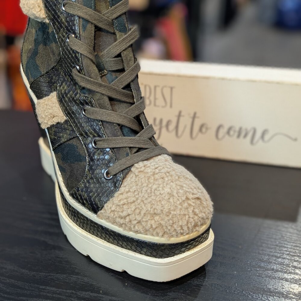 Jessica Simpson Camo Wedge Sneakers with Shearling - Picture 4 of 7